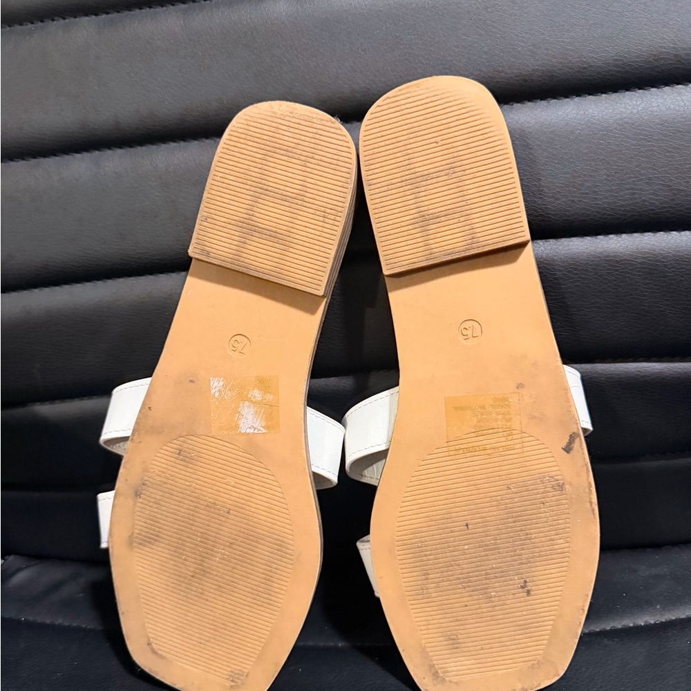 Madden Girl Cream Slide Sandals Size 7.5 - Picture 3 of 3